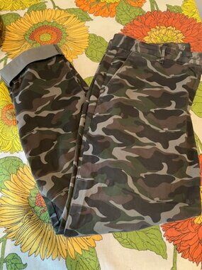 GAP Khaki Cropped Camo Pants, 10